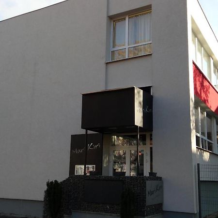 Mari Kiri Penzion Bratislava Buitenkant foto